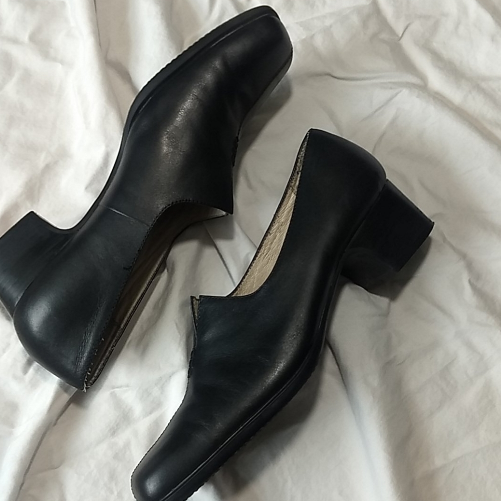 Strictly Comfort Black Leather Loafer Shoes - Picture 2 of 9